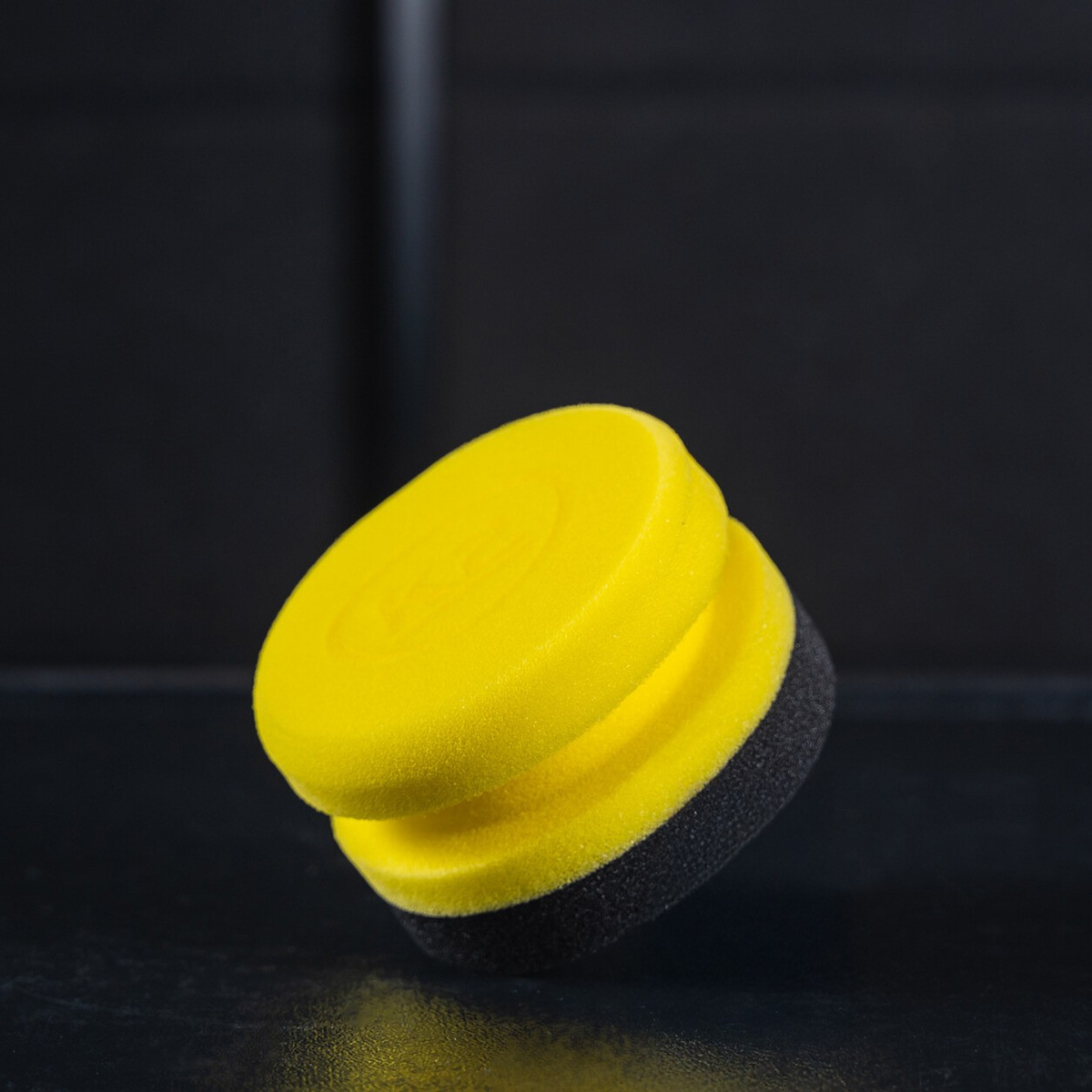 Gąbka do wosków K2 APLIKATOR GĄBKOWY Z UCHWYTEM DO WOSKÓW K730