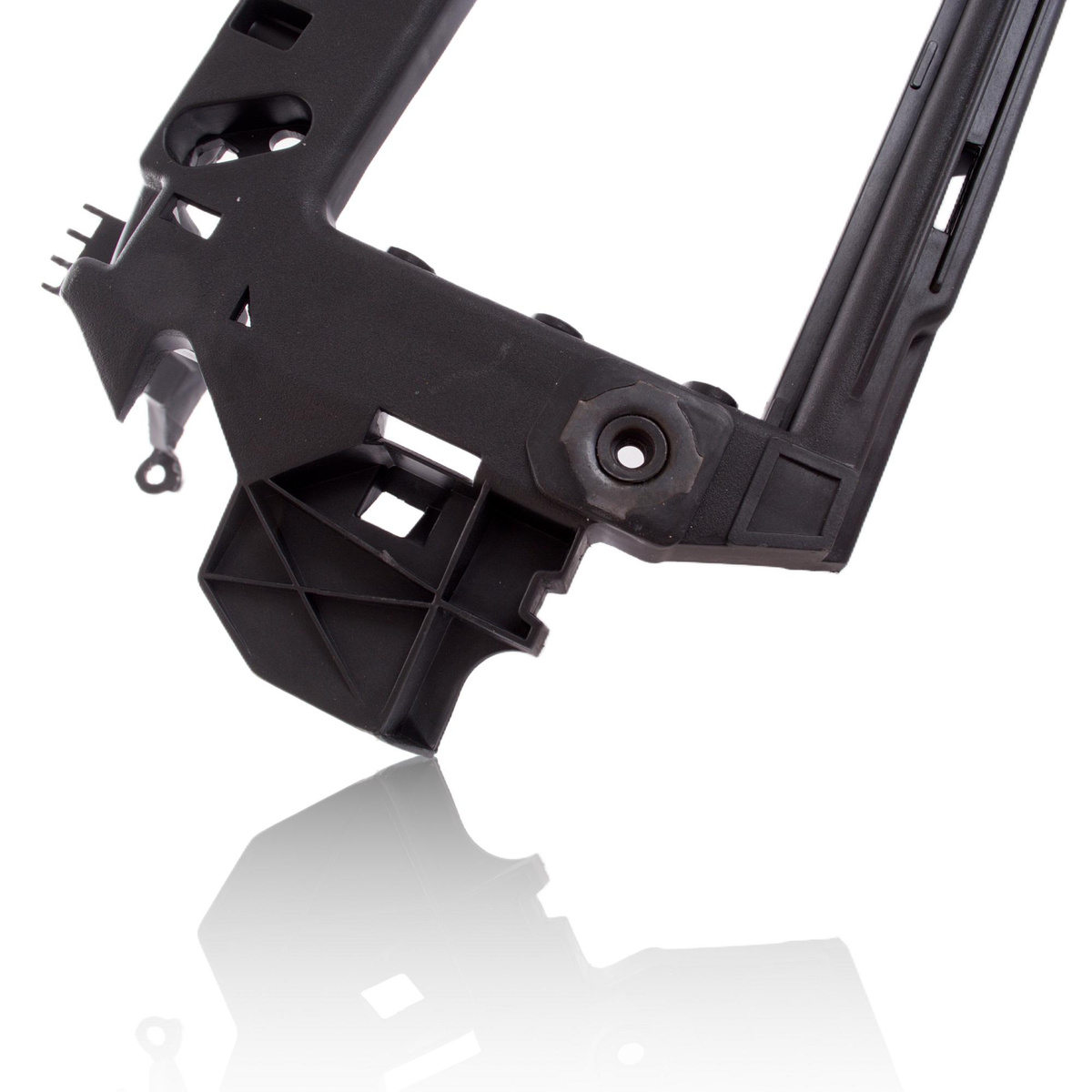 Audi A4 B9 2015- mocowanie grilla atrapy między reflektory 